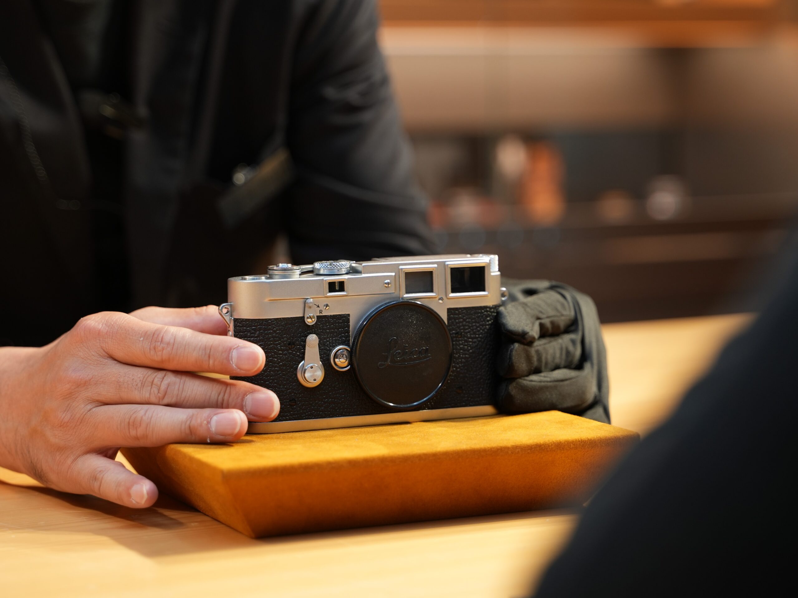 新宿 北村写真機店のカウンターで、お薦めライカを味わい尽くす｜ Vol